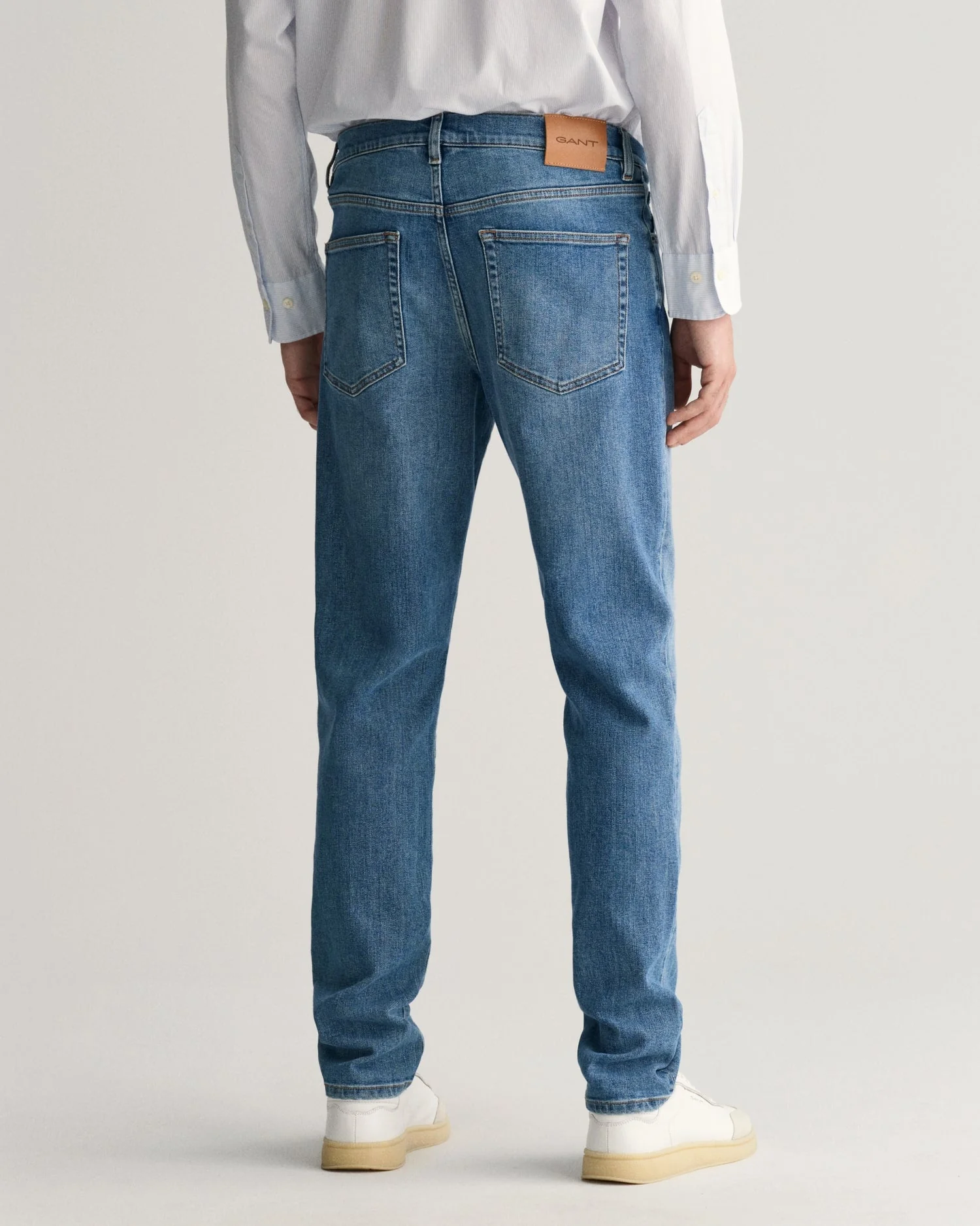 Gant Men Blue Washed Mid-Rise Slim Fit Jeans - Image 2