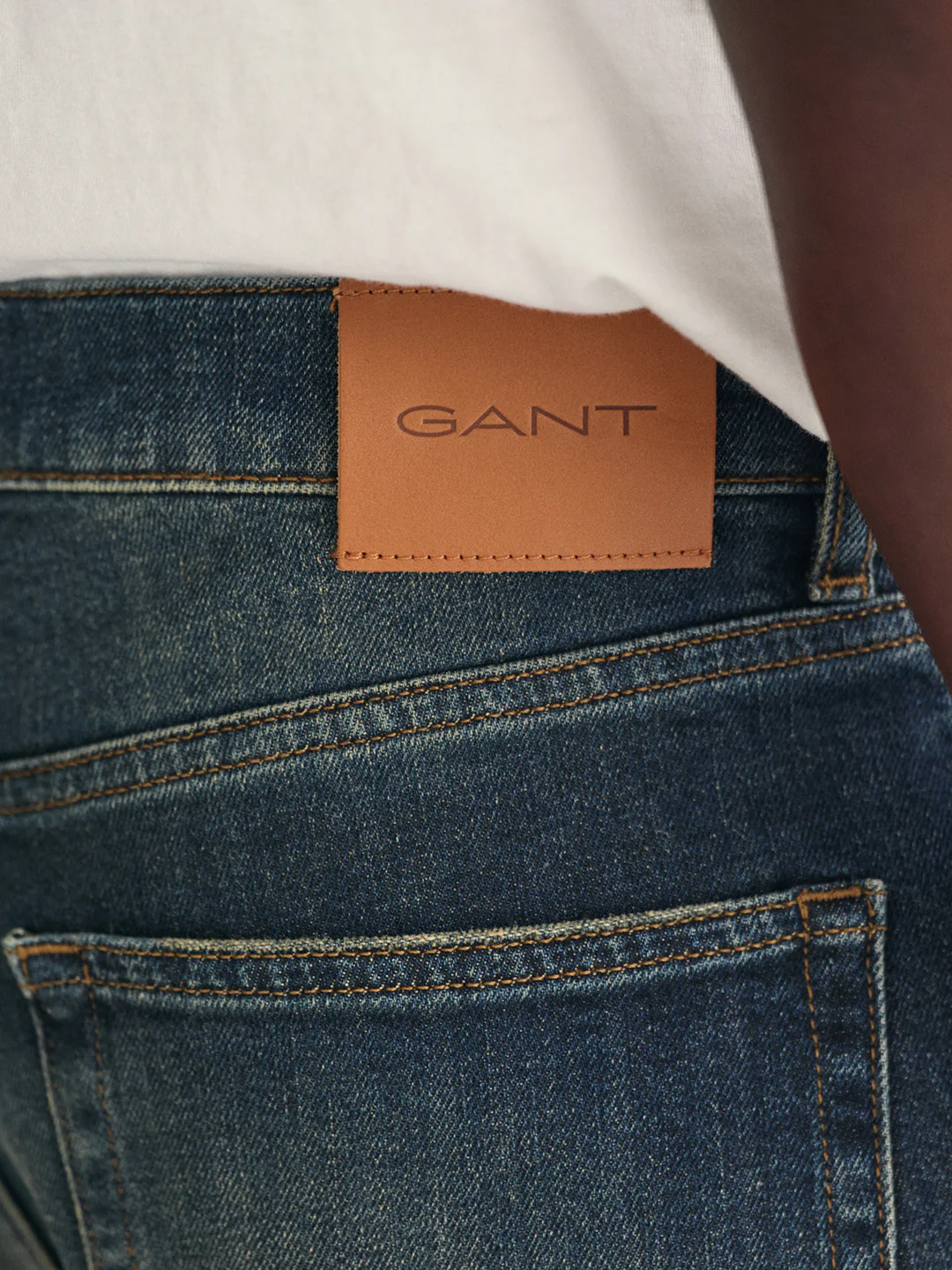 Gant Men Blue Washed Slim Fit Mid-Rise Jeans - Image 2