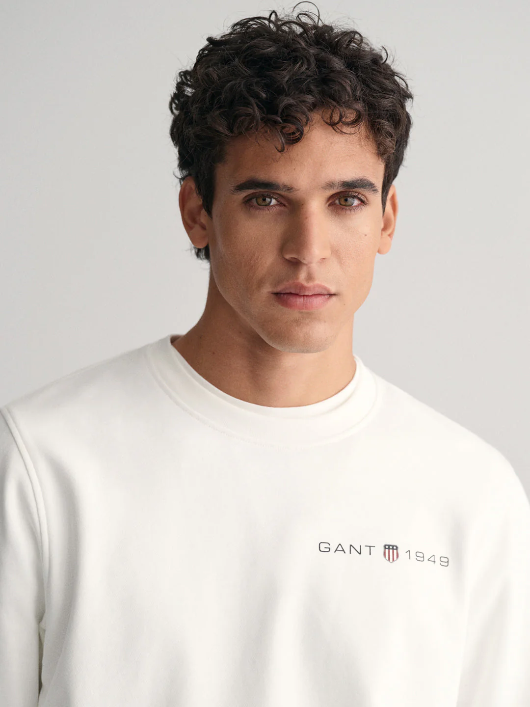 Gant Men White Solid Round Neck Full Sleeves Sweatshirt - Image 2
