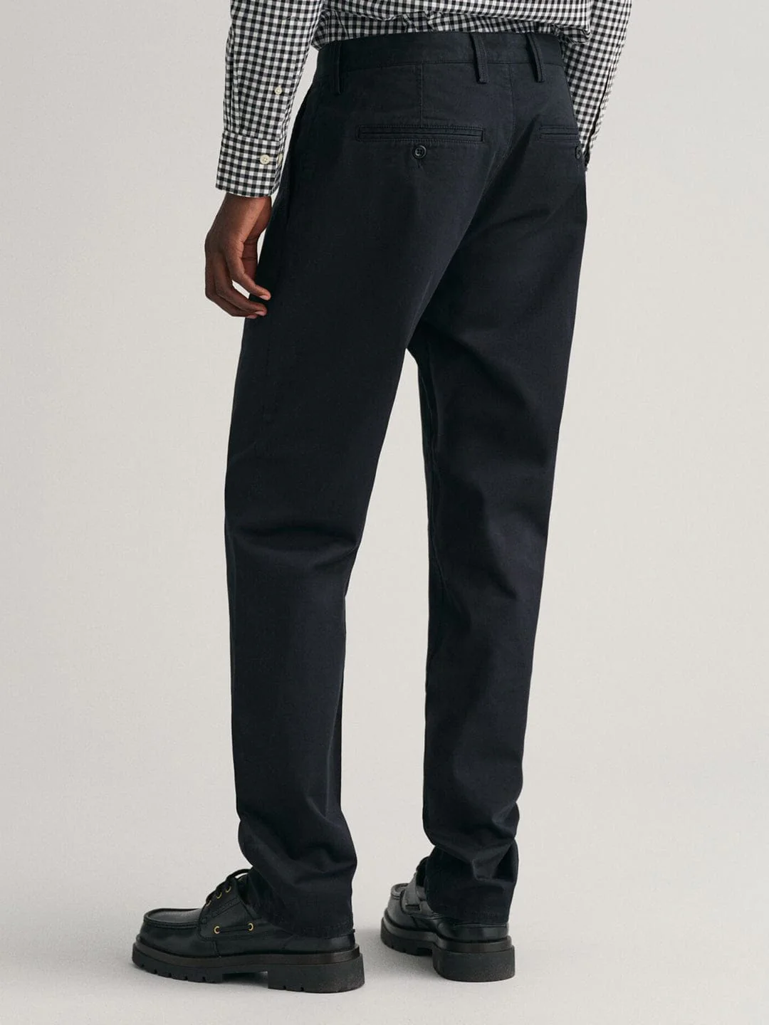 Gant Men Black Regular Fit Solid Trouser - Image 5