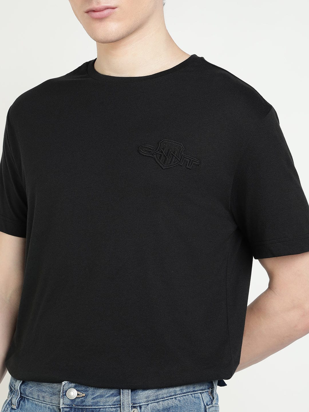 Gant Men Black Solid Crew Neck Tshirt - Image 6
