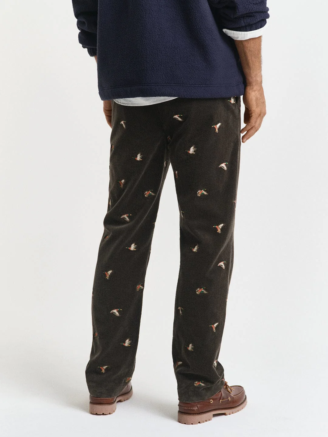 Gant Men Green Straight Fit Solid Trouser - Image 3
