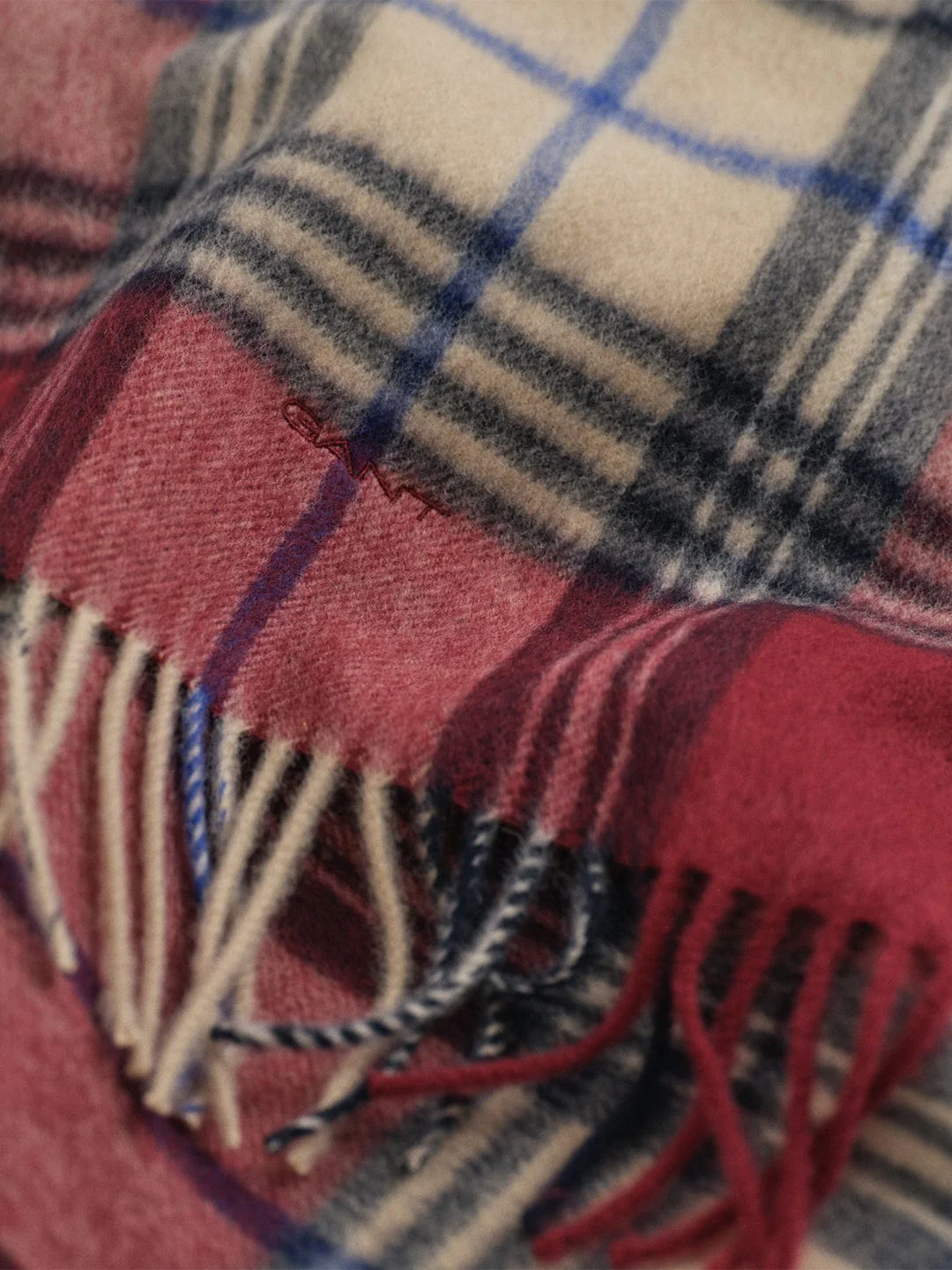 Gant Men Red Checks Scarf - Image 3