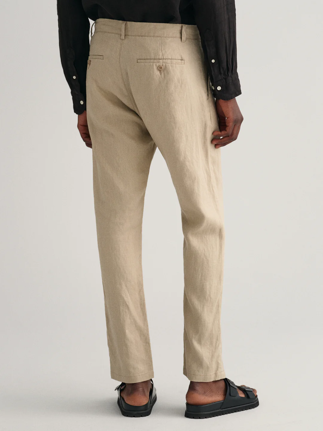 Gant Men Smart Mid-Rise Smart Loose Fit Linen Trousers - Image 4