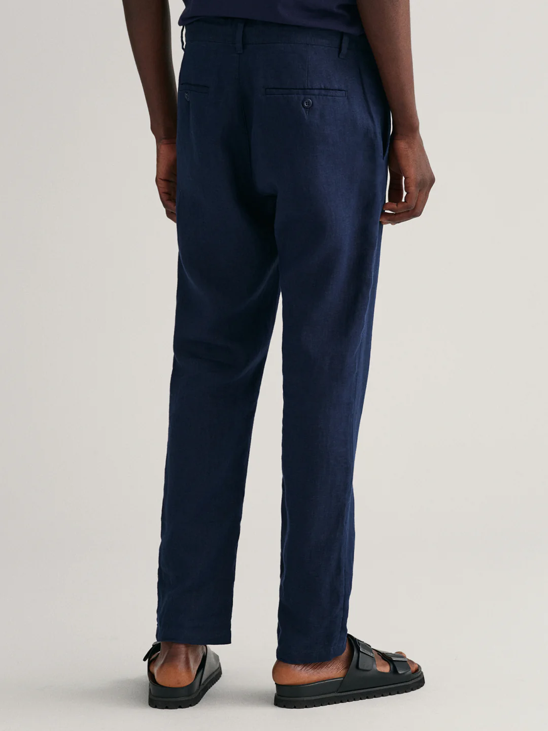 Gant Men Smart Mid-Rise Smart Loose Fit Linen Trousers - Image 2