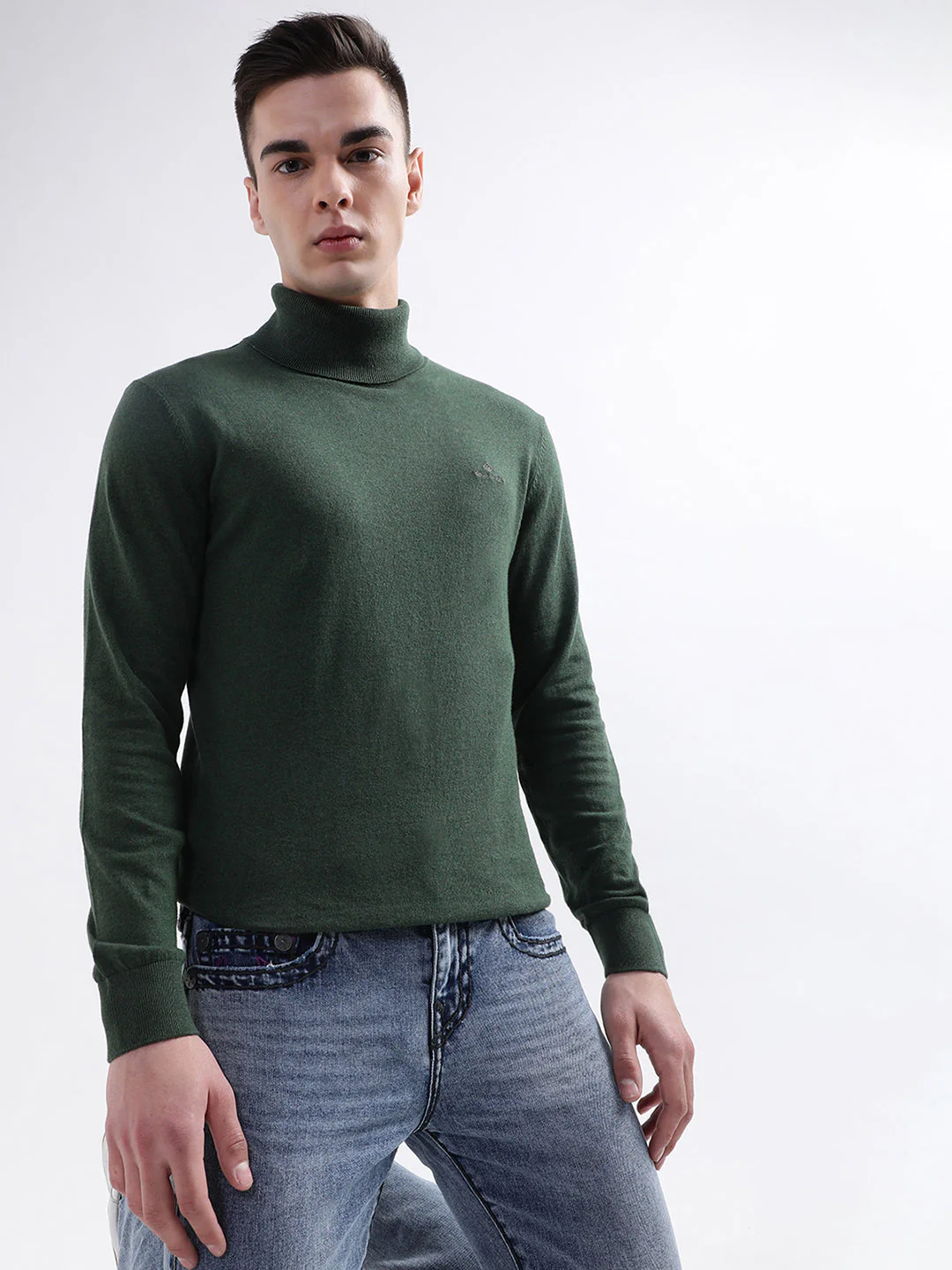Gant Men Green Solid Round Neck Sweater - Image 4