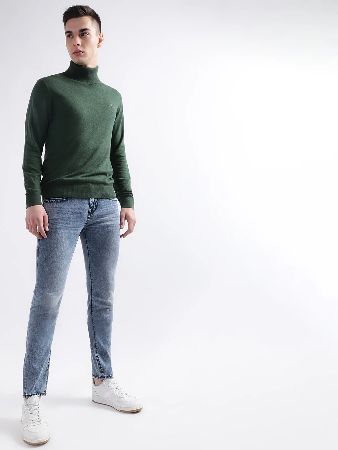 Gant Men Green Solid Round Neck Sweater - Image 5