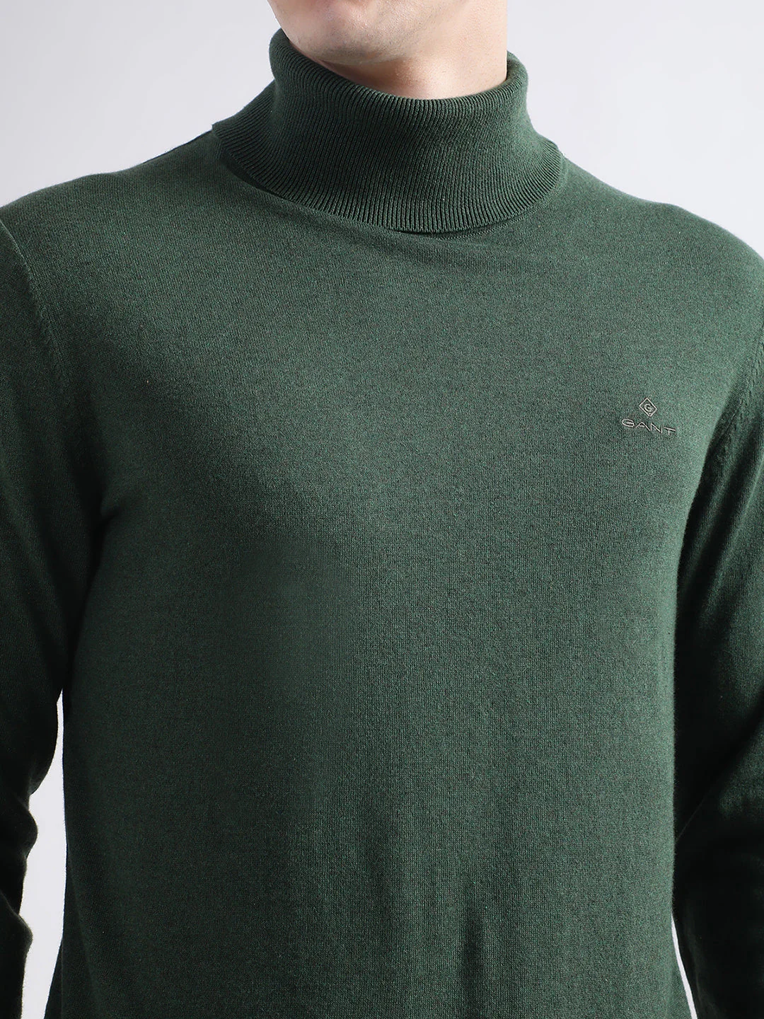 Gant Men Green Solid Round Neck Sweater - Image 7