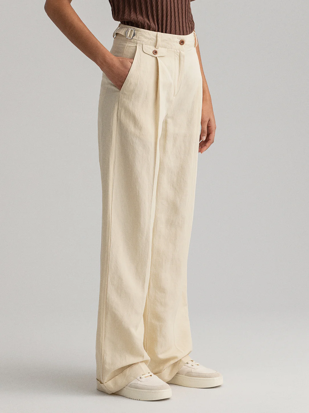 Gant Women Beige Solid Pleated Trouser