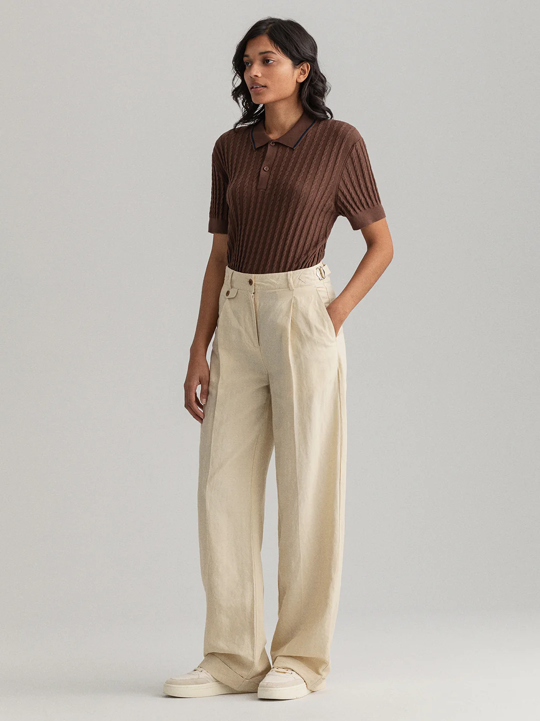 Gant Women Beige Solid Pleated Trouser - Image 4