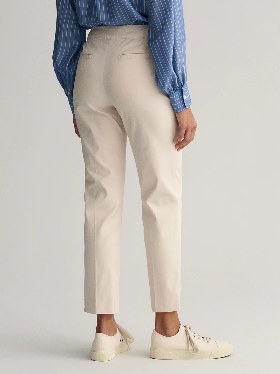 Gant Women Off White Solid Slim Fit Trouser - Image 3