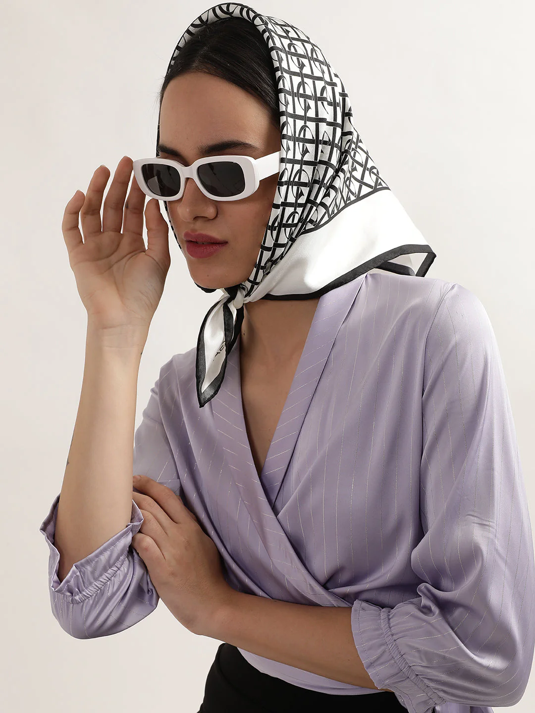Gant Women Printed Scarf - Image 3
