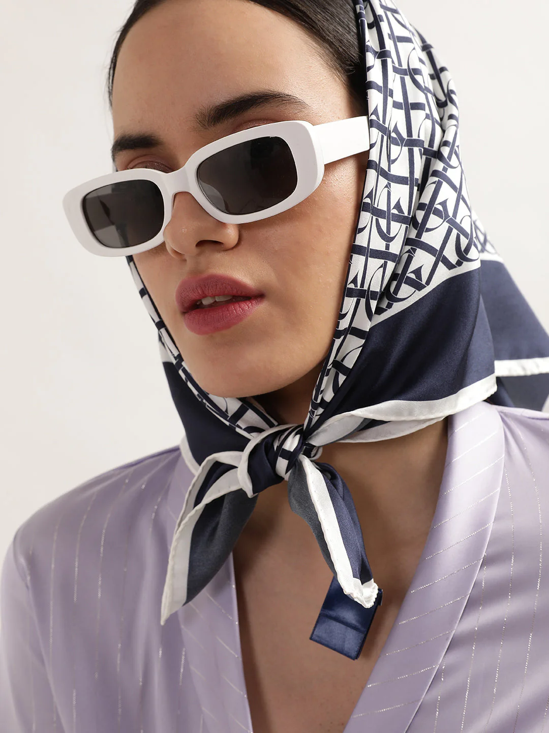 Gant Women Printed Pure Silk Scarf - Image 2