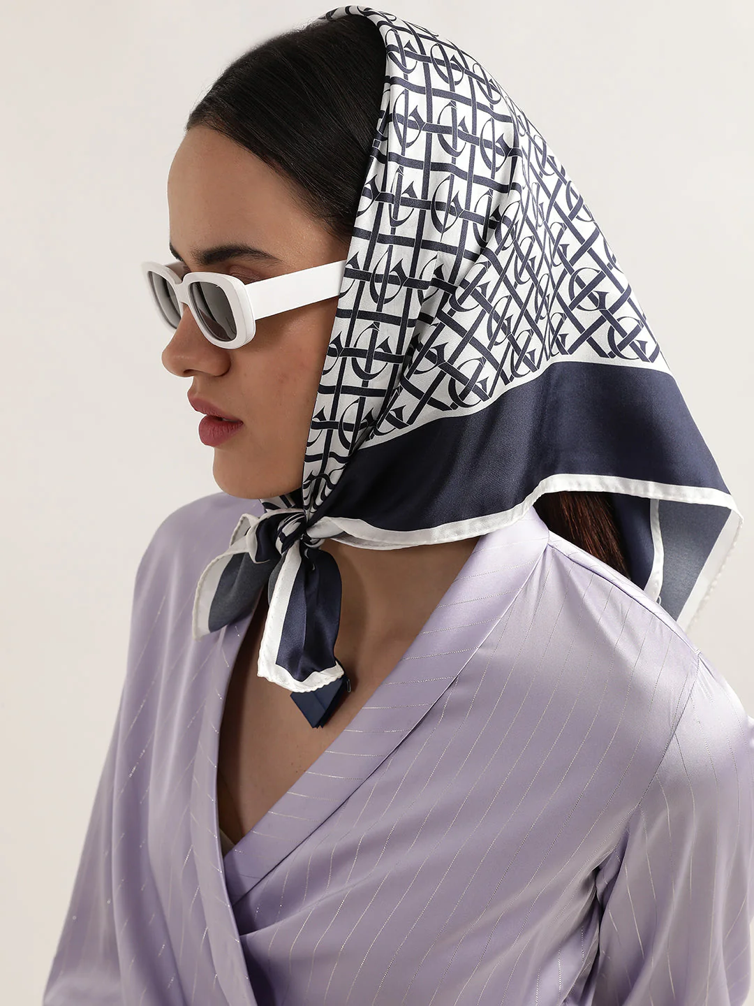 Gant Women Printed Pure Silk Scarf - Image 3