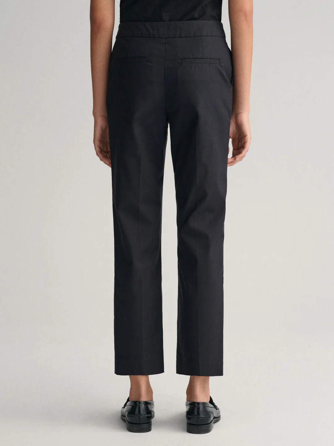 Gant Women Black Solid Mid-rise Slim Fit Trouser - Image 2