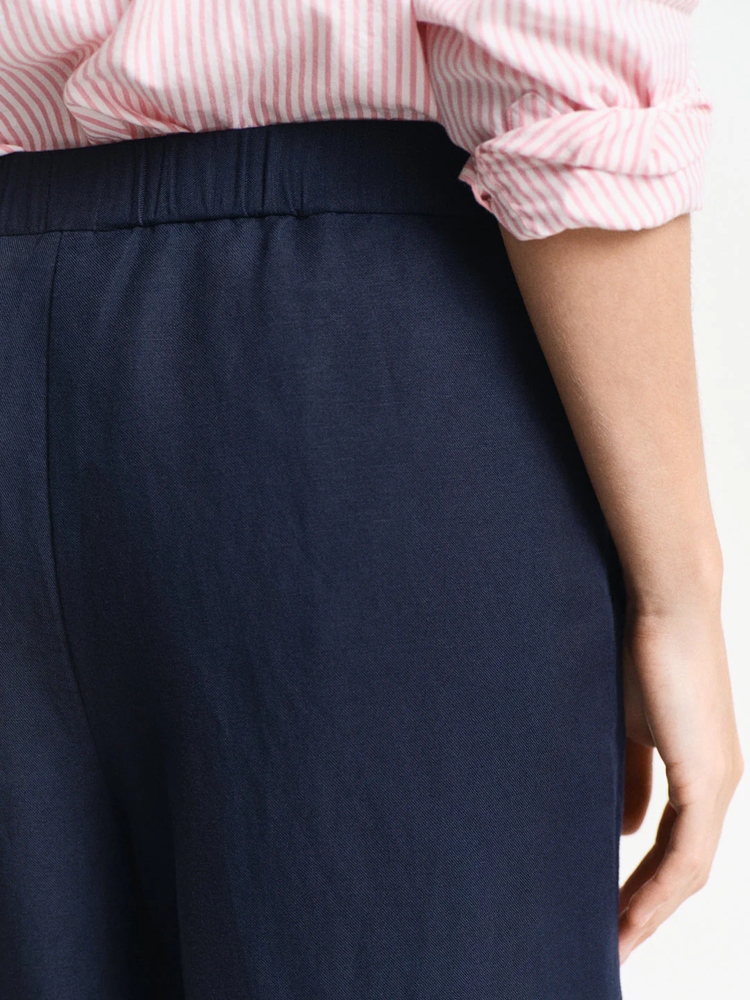 Gant Women Navy Blue Relaxed Fit Wide Leg Trouser - Image 4