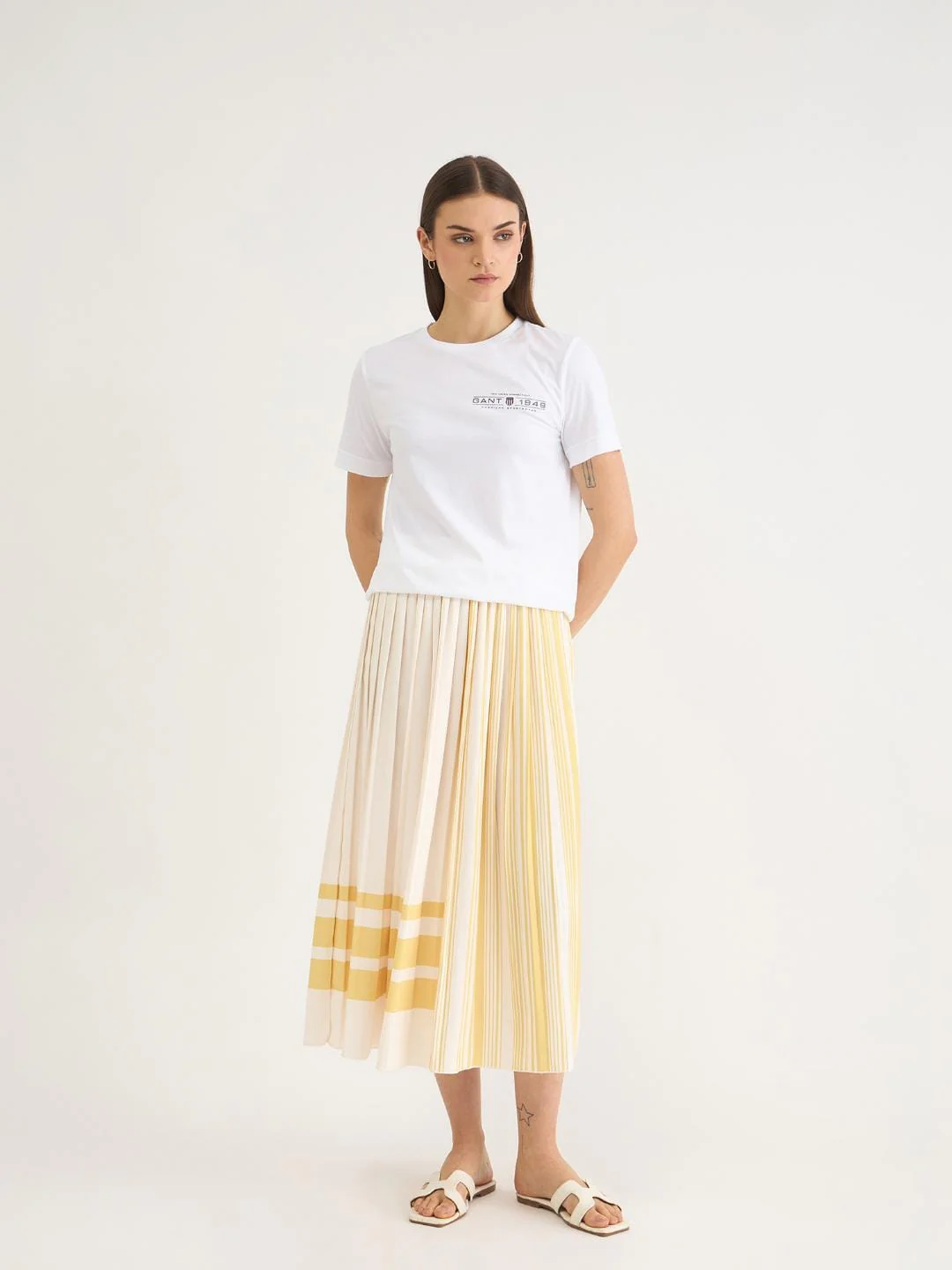 Gant Women White Solid Crew Neck Tshirt - Image 2