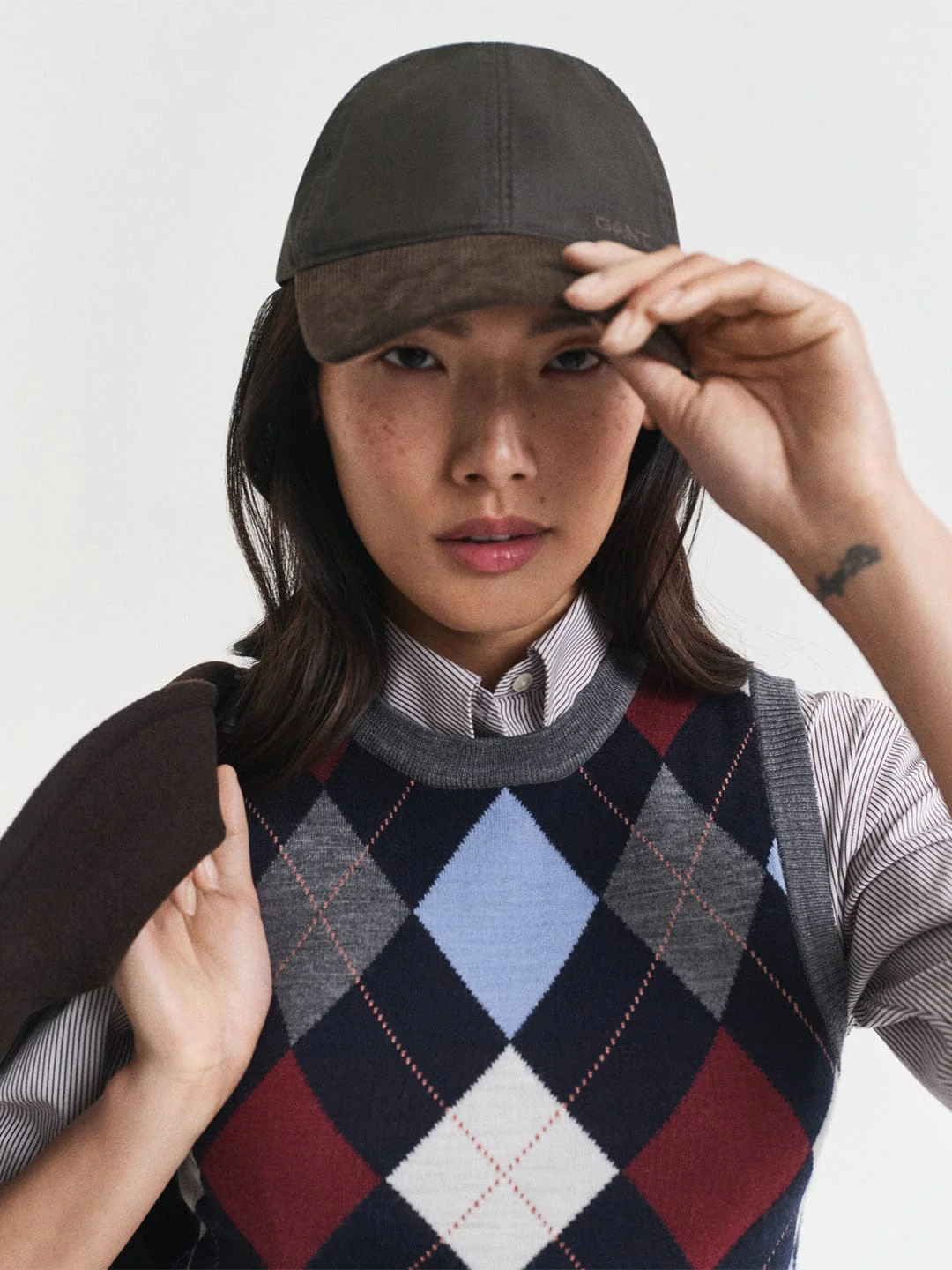 Gant Women Grey Jacquard Crew Neck Vest - Image 2