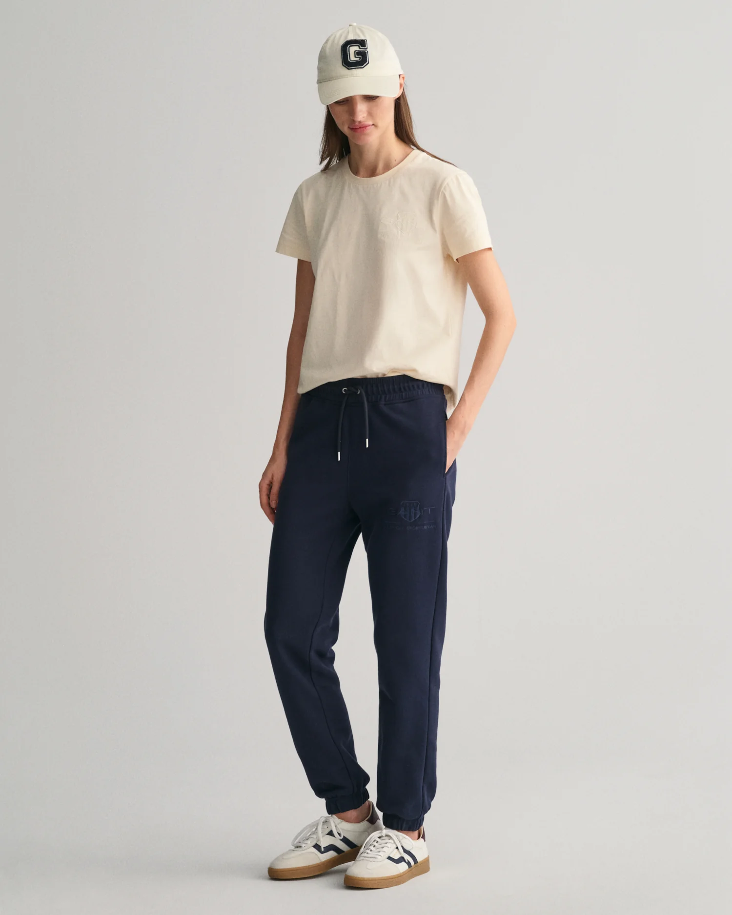 Gant Women Blue Solid Mid-Rise Relaxed Fit Jogger Sweatpant - Image 3