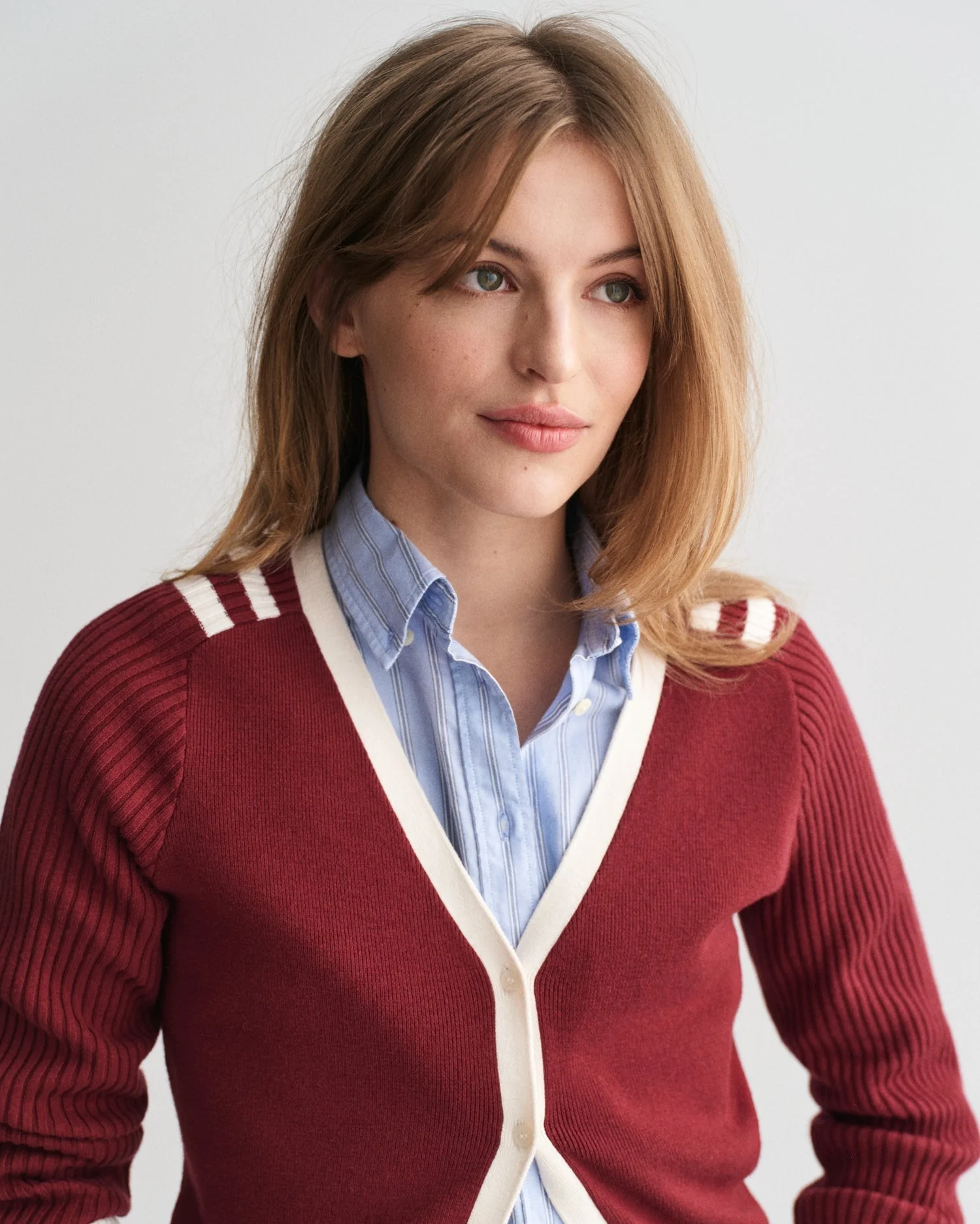 Gant Women Red Solid V-neck Full Sleeves Cardigan - Image 3