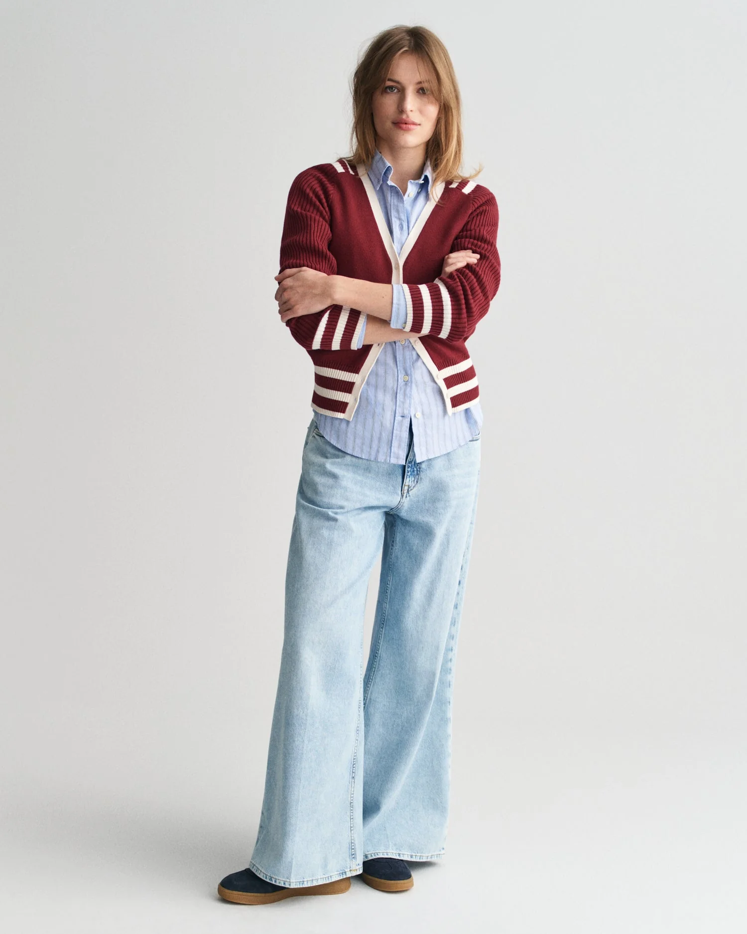 Gant Women Red Solid V-neck Full Sleeves Cardigan - Image 5