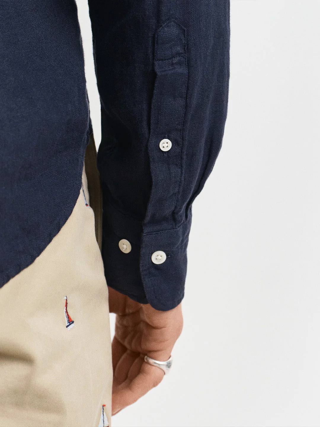 Gant Men Navy Blue Solid Regular Fit Pure Linen Shirt - Image 6