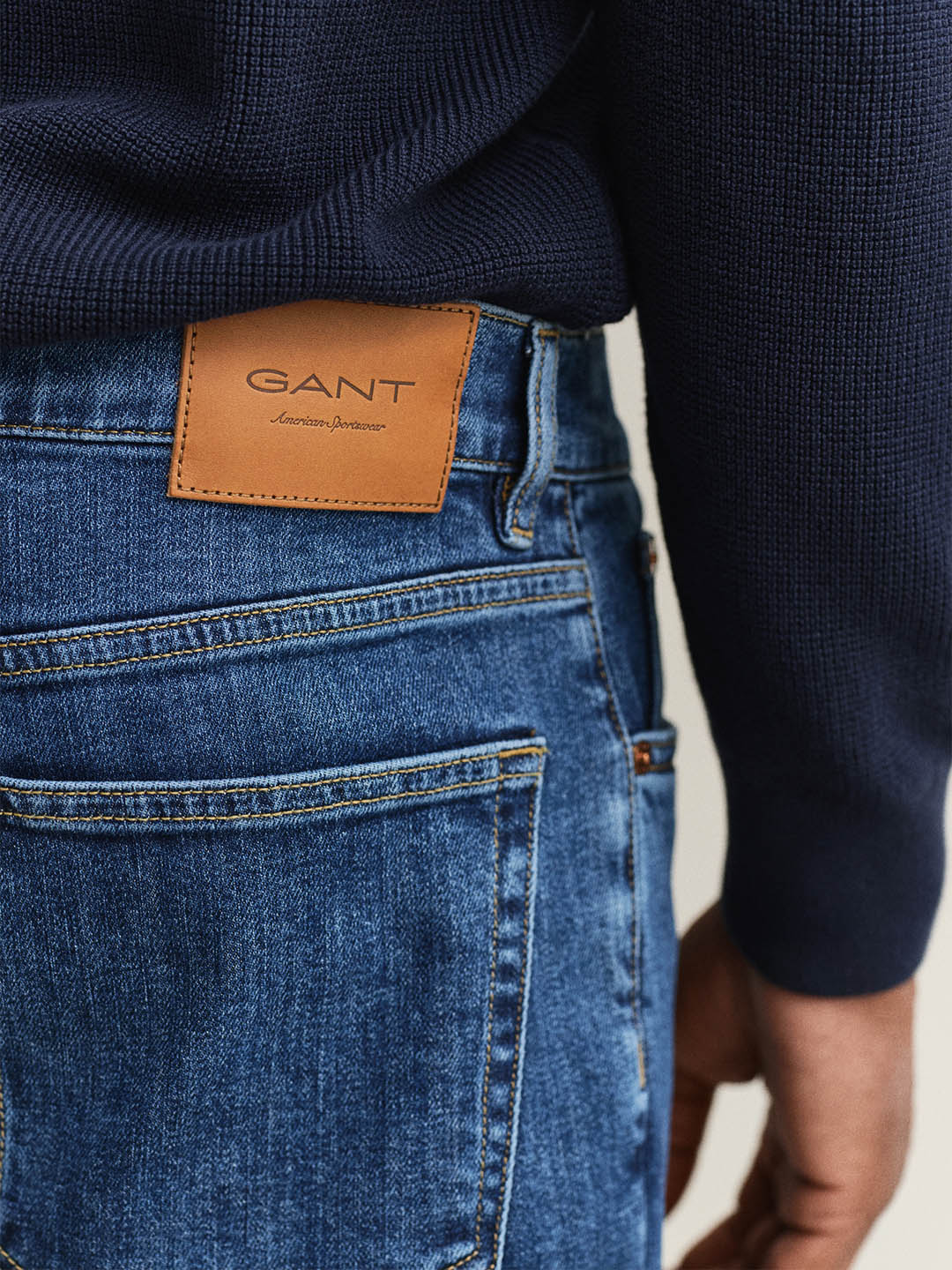 Gant Men Blue Solid Stretchable Regular Fit Jeans - Image 2