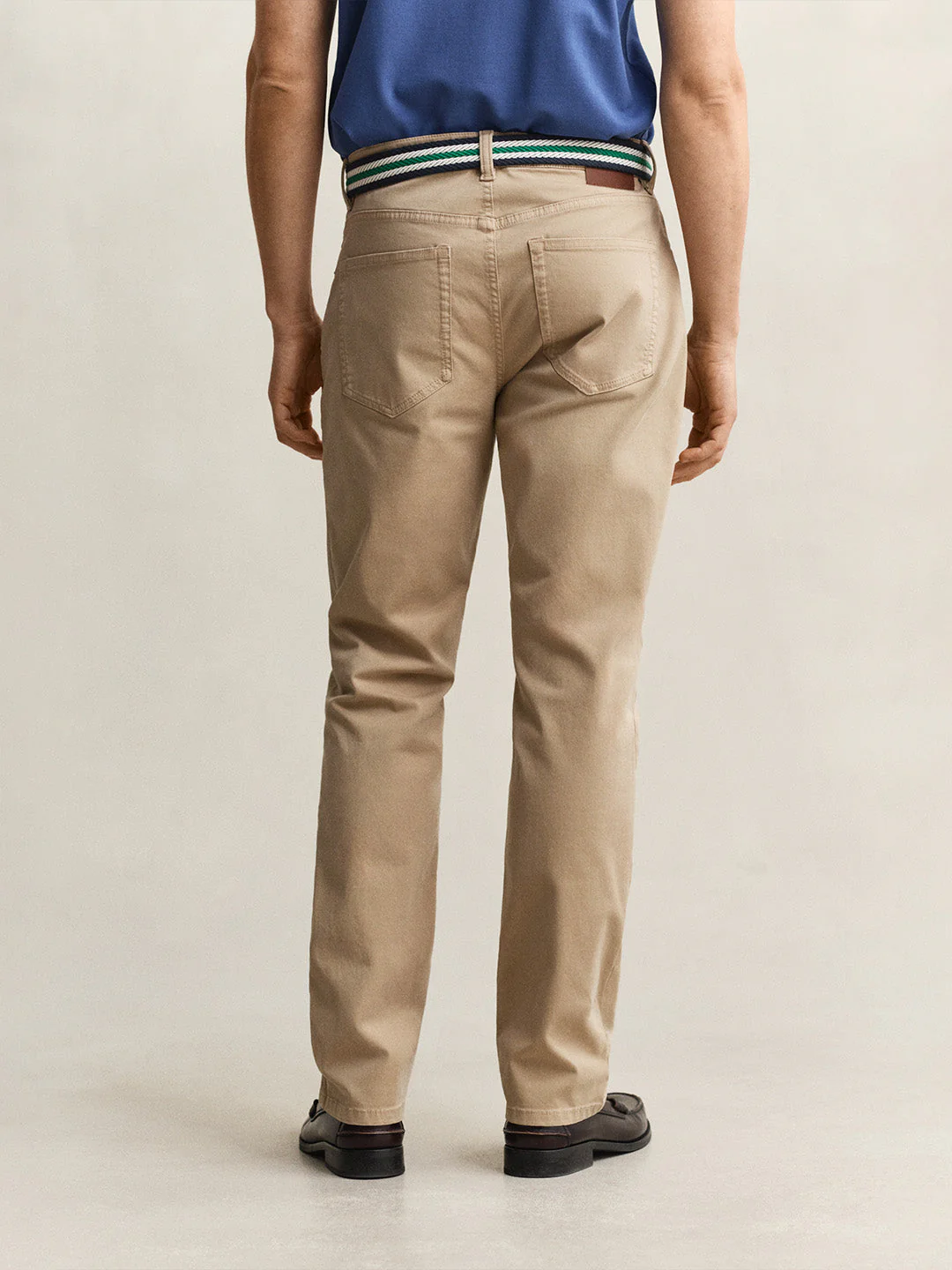 Gant Men Khaki Solid Stretchable Regular Fit Jeans - Image 4