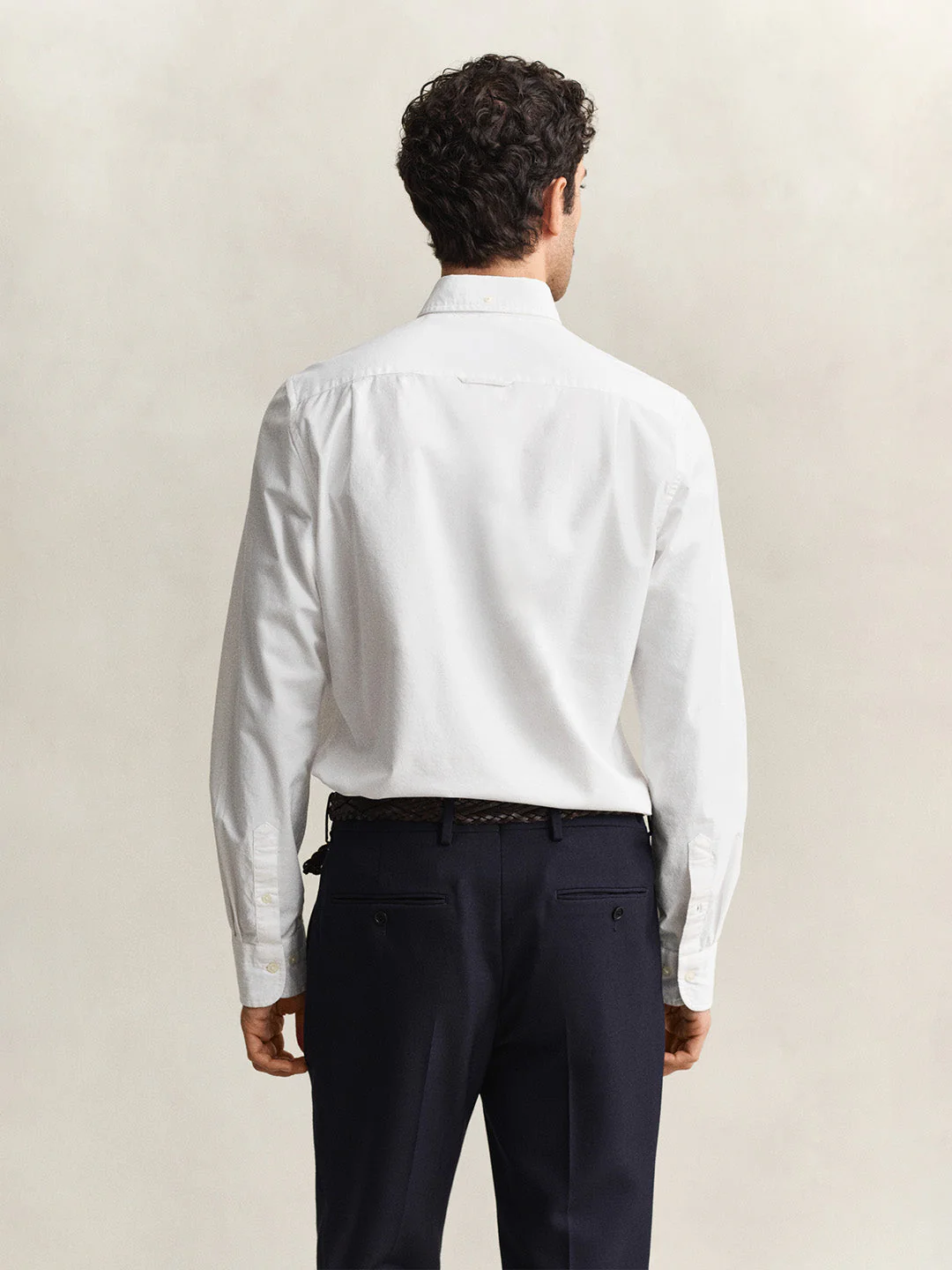 Gant Men White Solid Slim Fit Oxford Shirt - Image 4