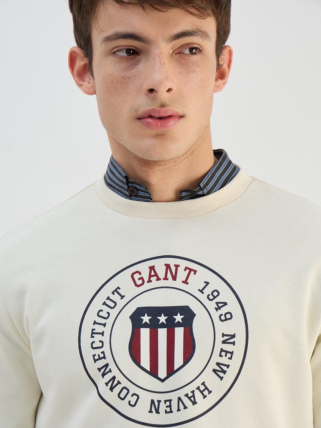 Gant Men Cream Solid Round Neck Sweatshirt - Image 2