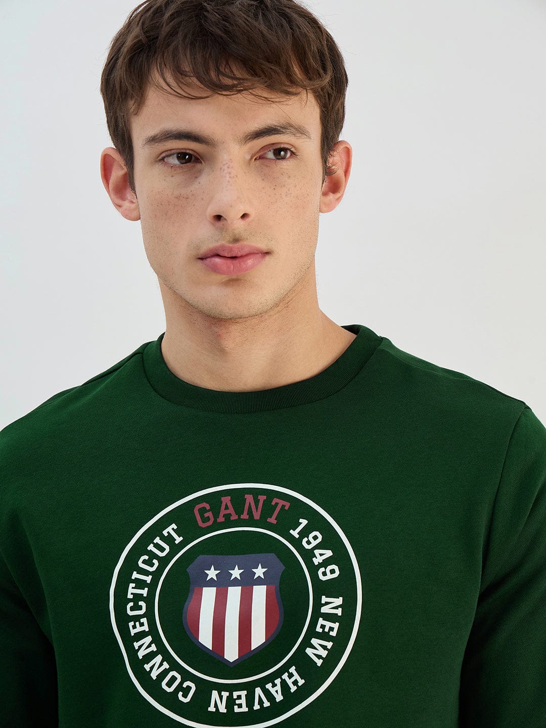 Gant Men Green Solid Round Neck Sweatshirt - Image 2