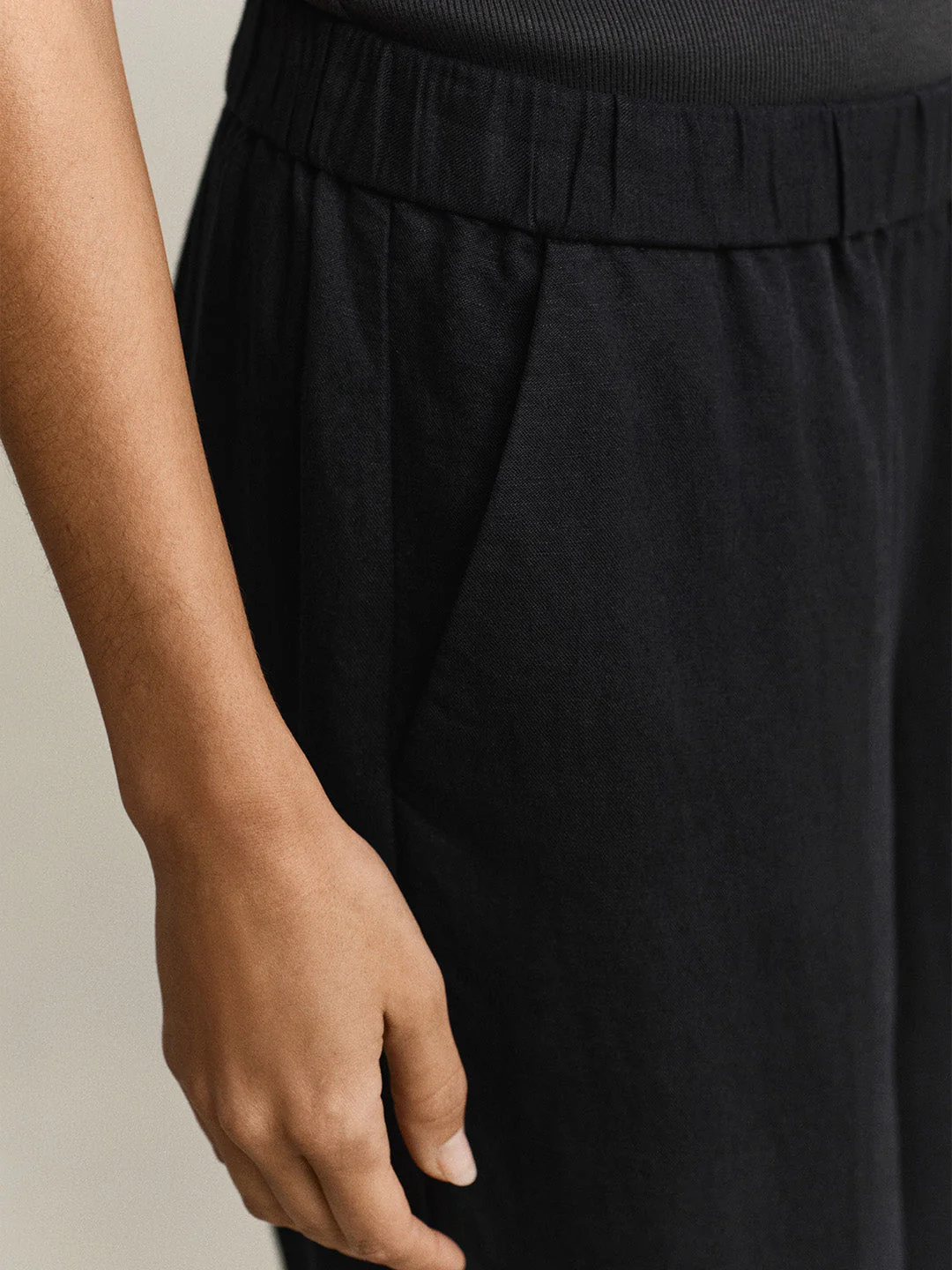 Gant Women Black Solid Relaxed Fit Linen Trouser - Image 5