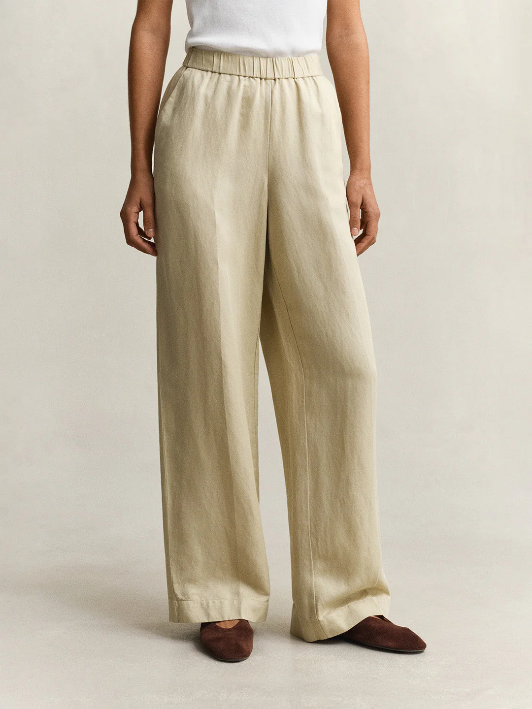 Gant Women Beige Solid Relaxed Fit Linen Trouser