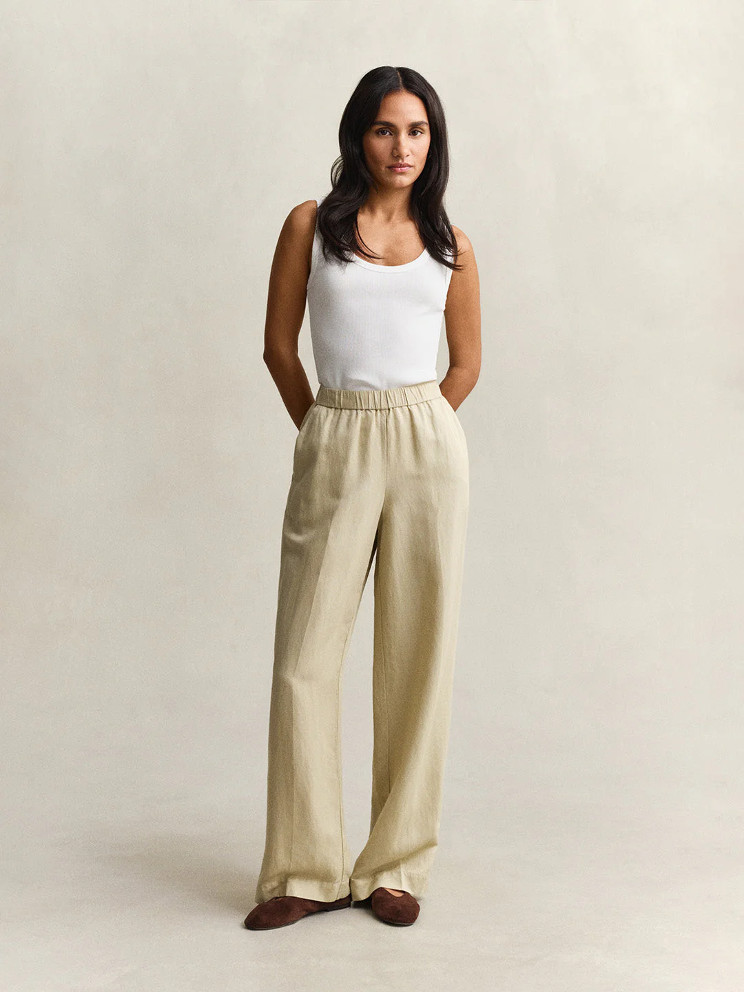 Gant Women Beige Solid Relaxed Fit Linen Trouser - Image 4