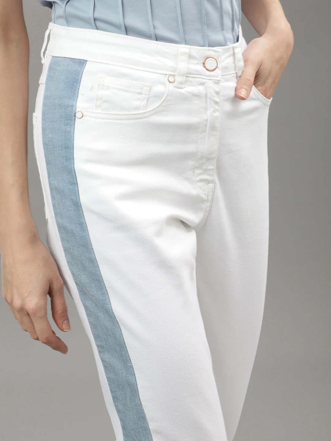 Iconic Women White Printed Slim Straight Fit Mid-Rise Jeans - Image 6