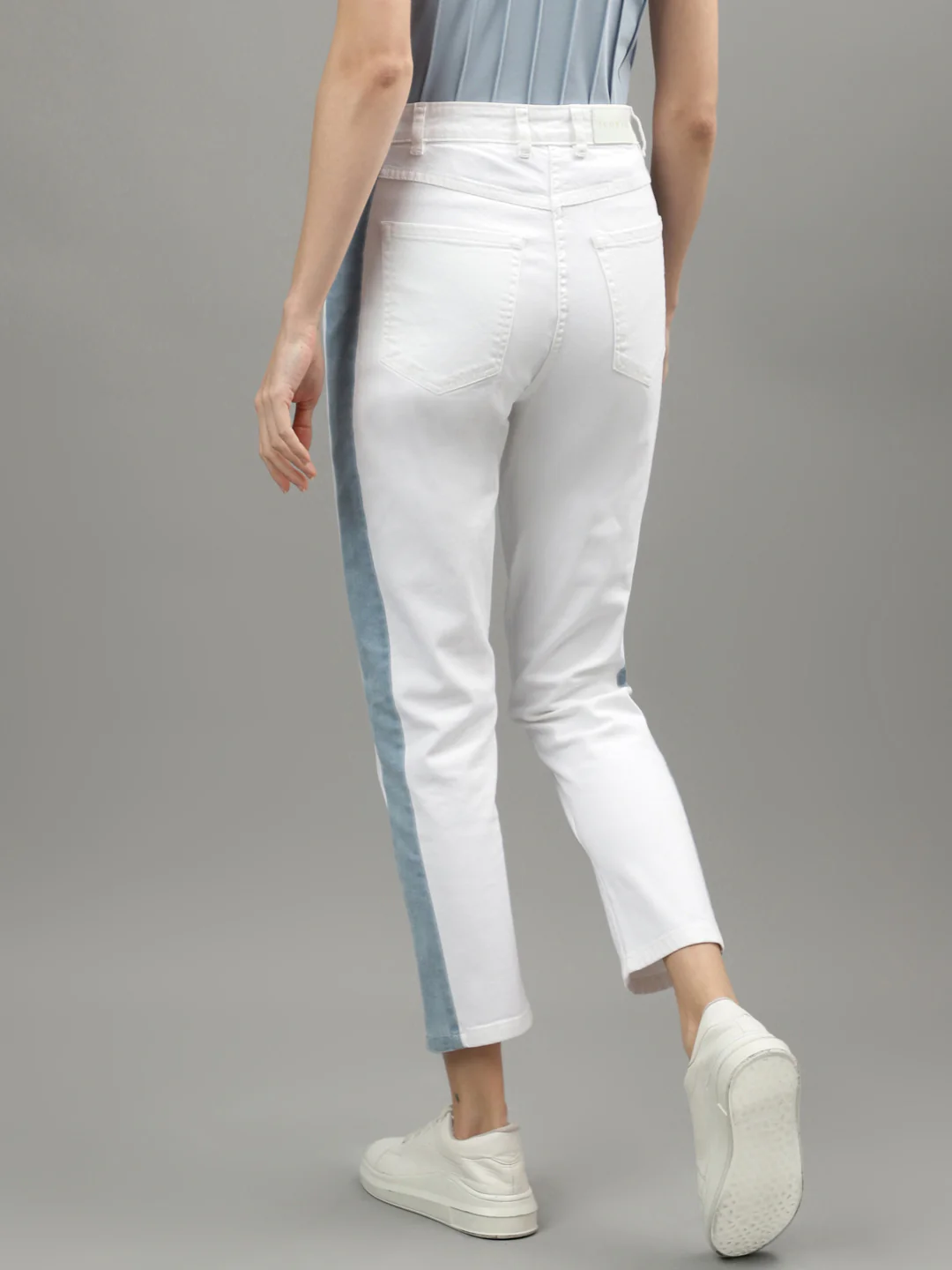Iconic Women White Solid Slim Straight Fit Jeans - Image 3