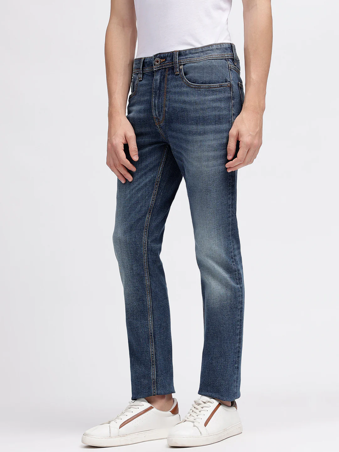 Iconic Men Blue Washed Mid-Rise Tapered Fit Jeans - Image 2