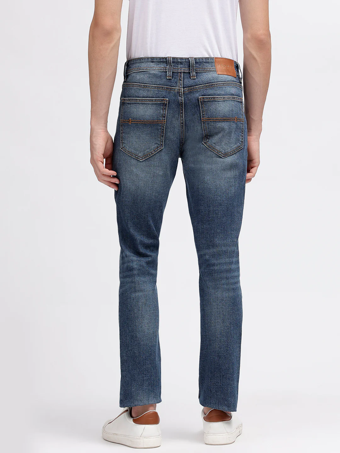 Iconic Men Blue Washed Mid-Rise Tapered Fit Jeans - Image 3