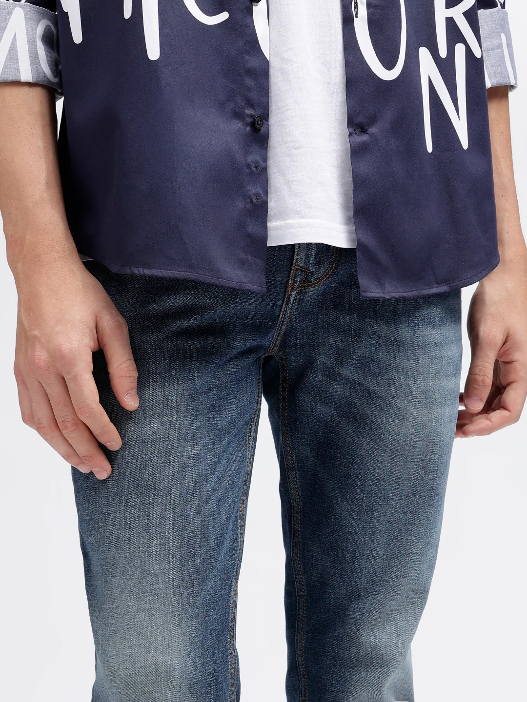 Iconic Men Blue Washed Mid-Rise Tapered Fit Jeans - Image 5