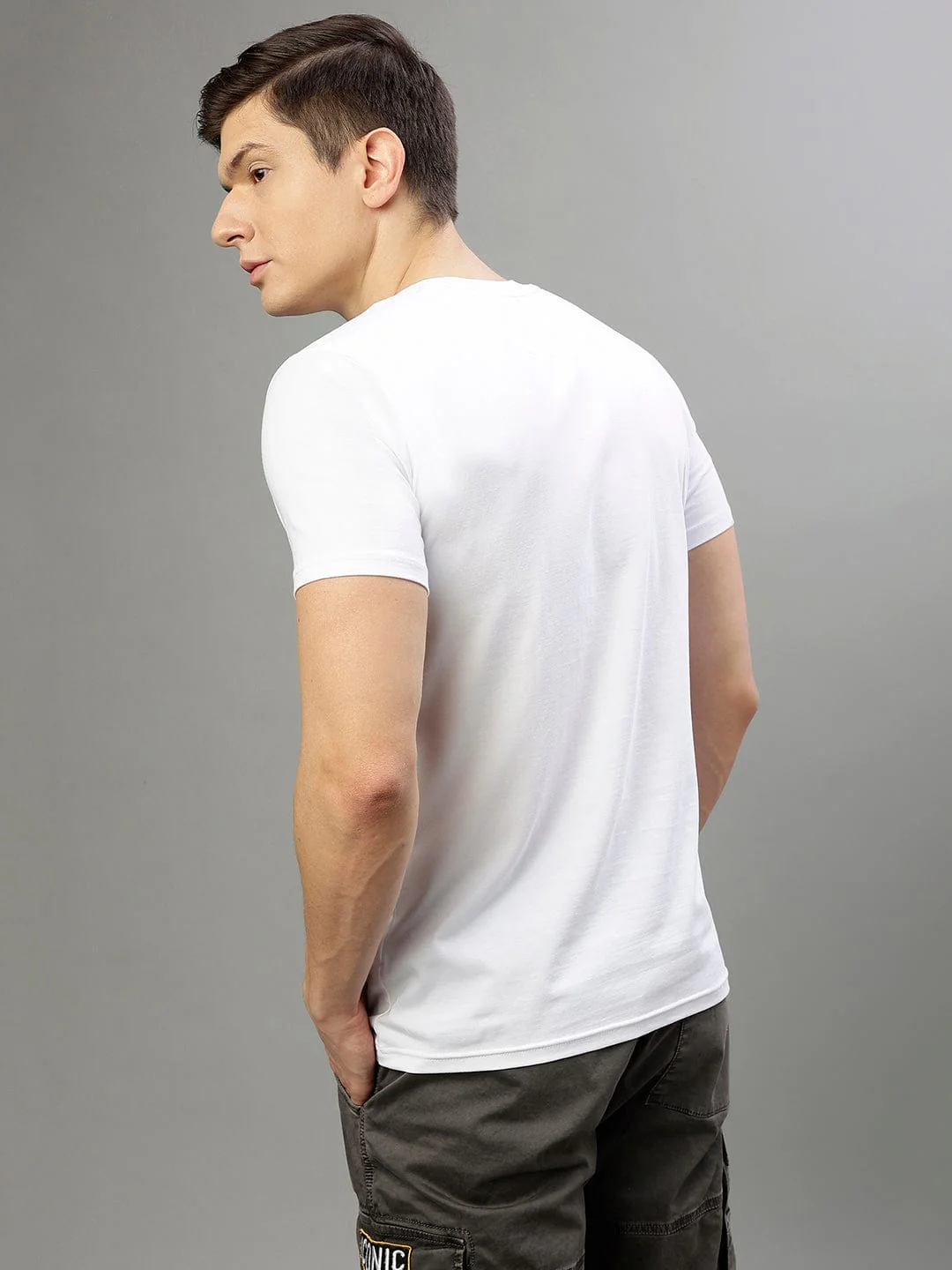 Iconic Men White Round Neck Tshirt - Image 4