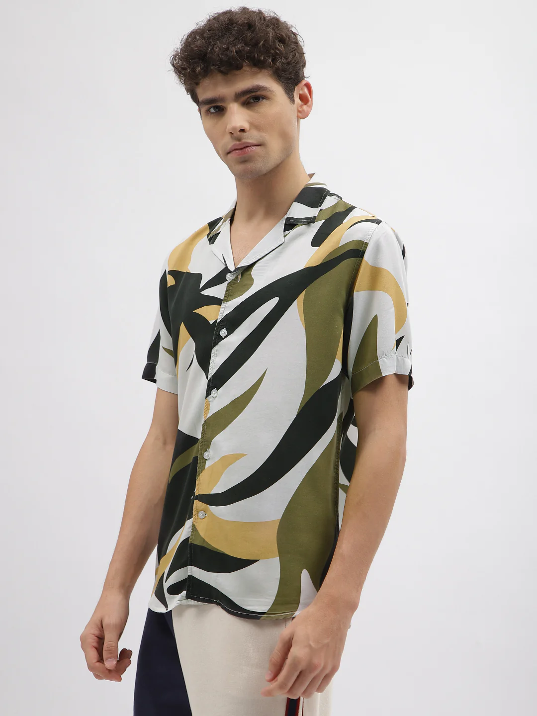 Iconic Men Multi Printed Resort Collar Short Sleeves Shirt - Image 2