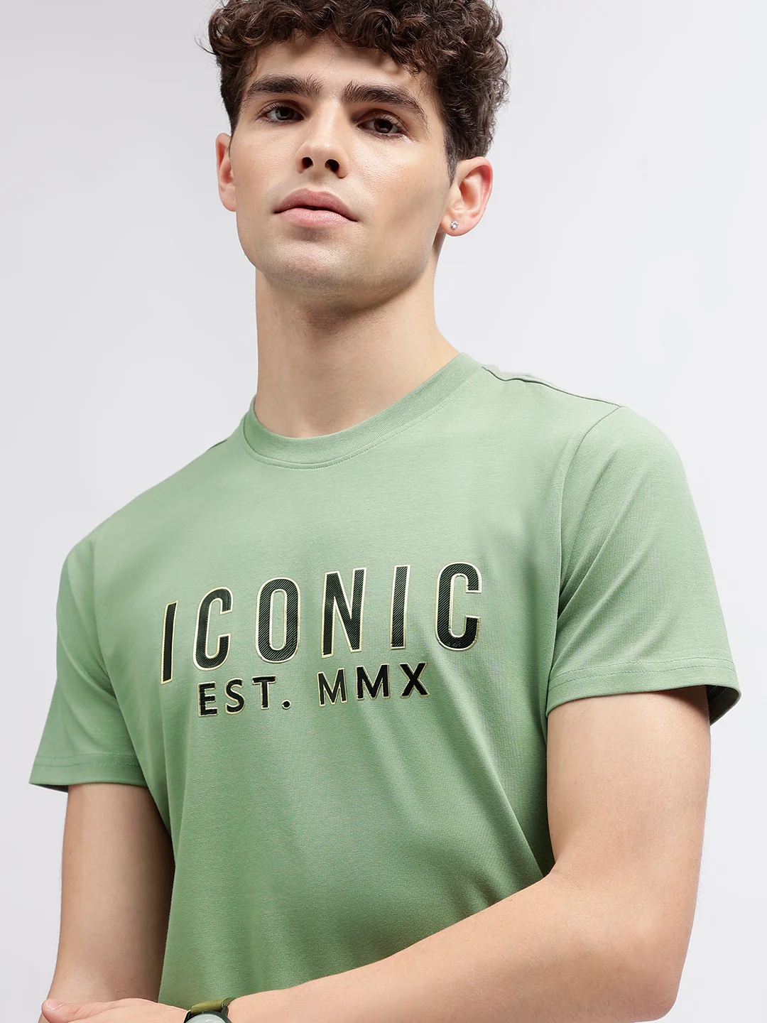 Iconic Men Green Solid Round Neck Short Sleeves Tshirt - Image 2