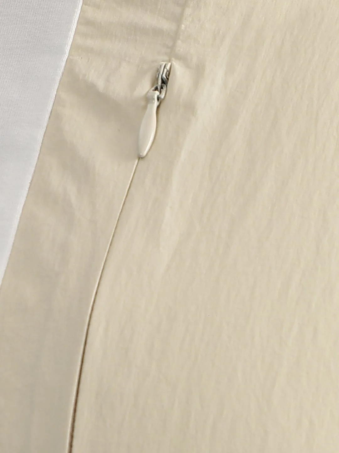 Iconic Men White Round Neck Tshirt - Image 5