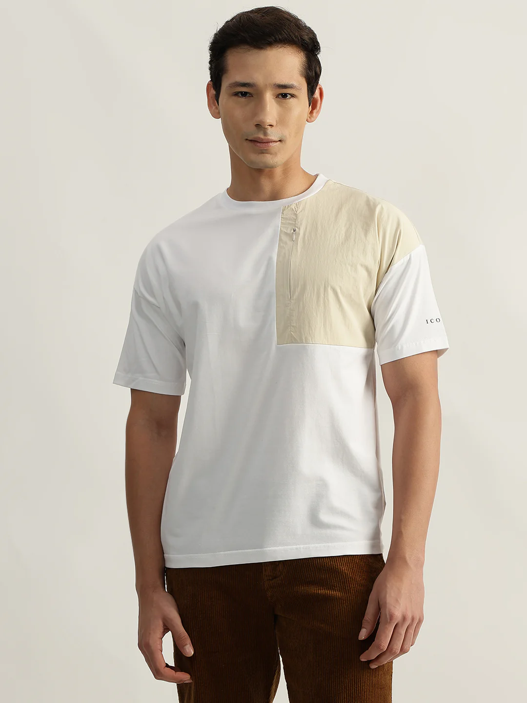Iconic Men White Colour-Blocked Round Neck Short Sleeves Tshirt