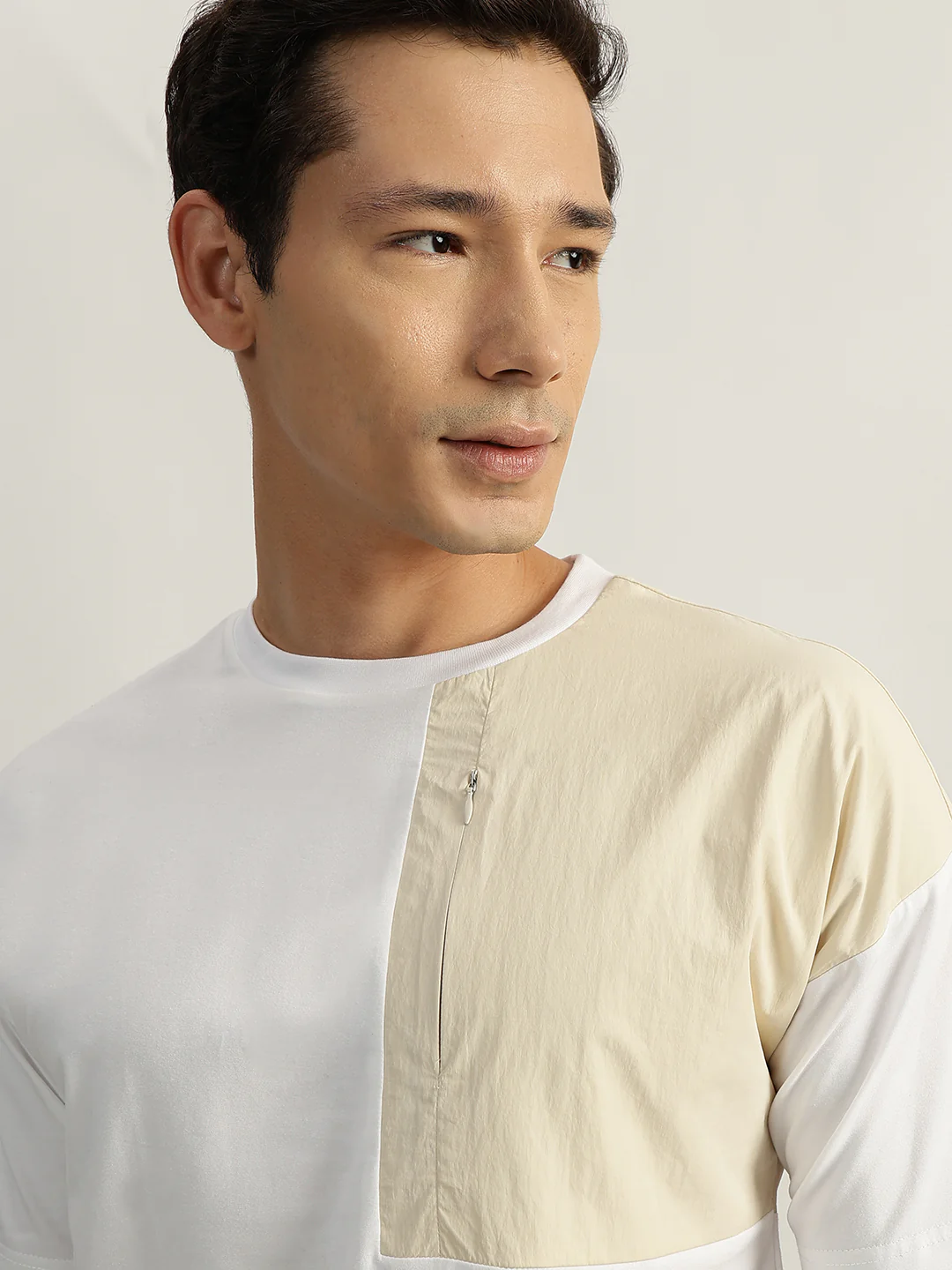 Iconic Men White Colour-Blocked Round Neck Short Sleeves Tshirt - Image 4