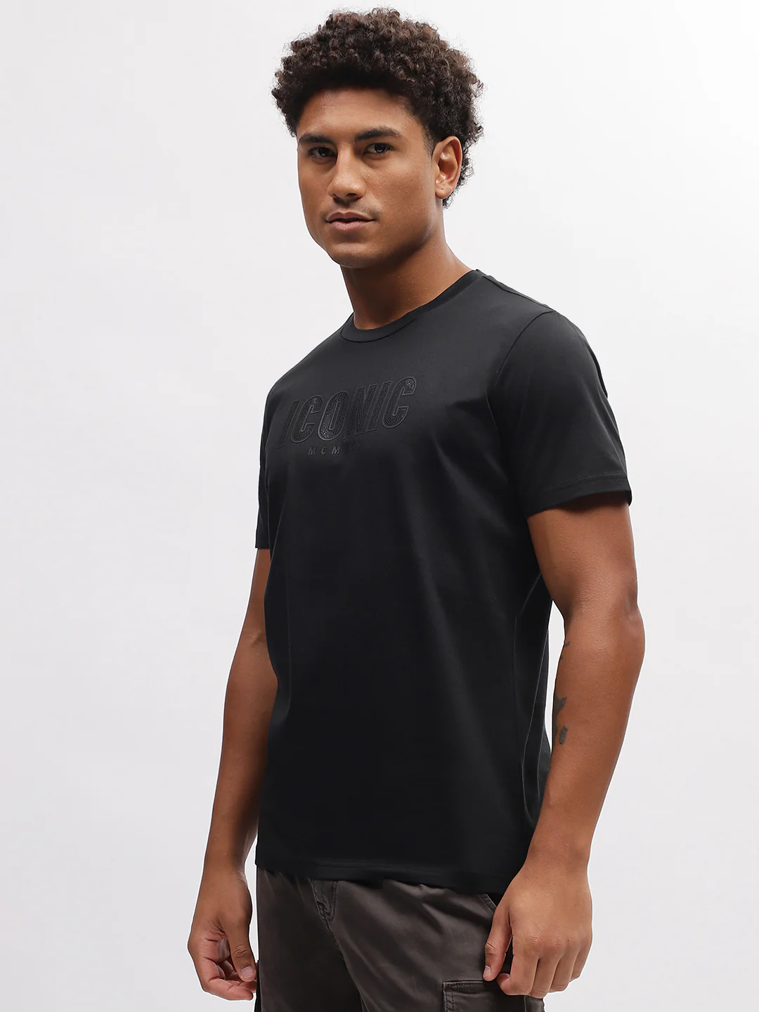 Iconic Men Black Solid Round Neck Short Sleeves Tshirt - Image 3