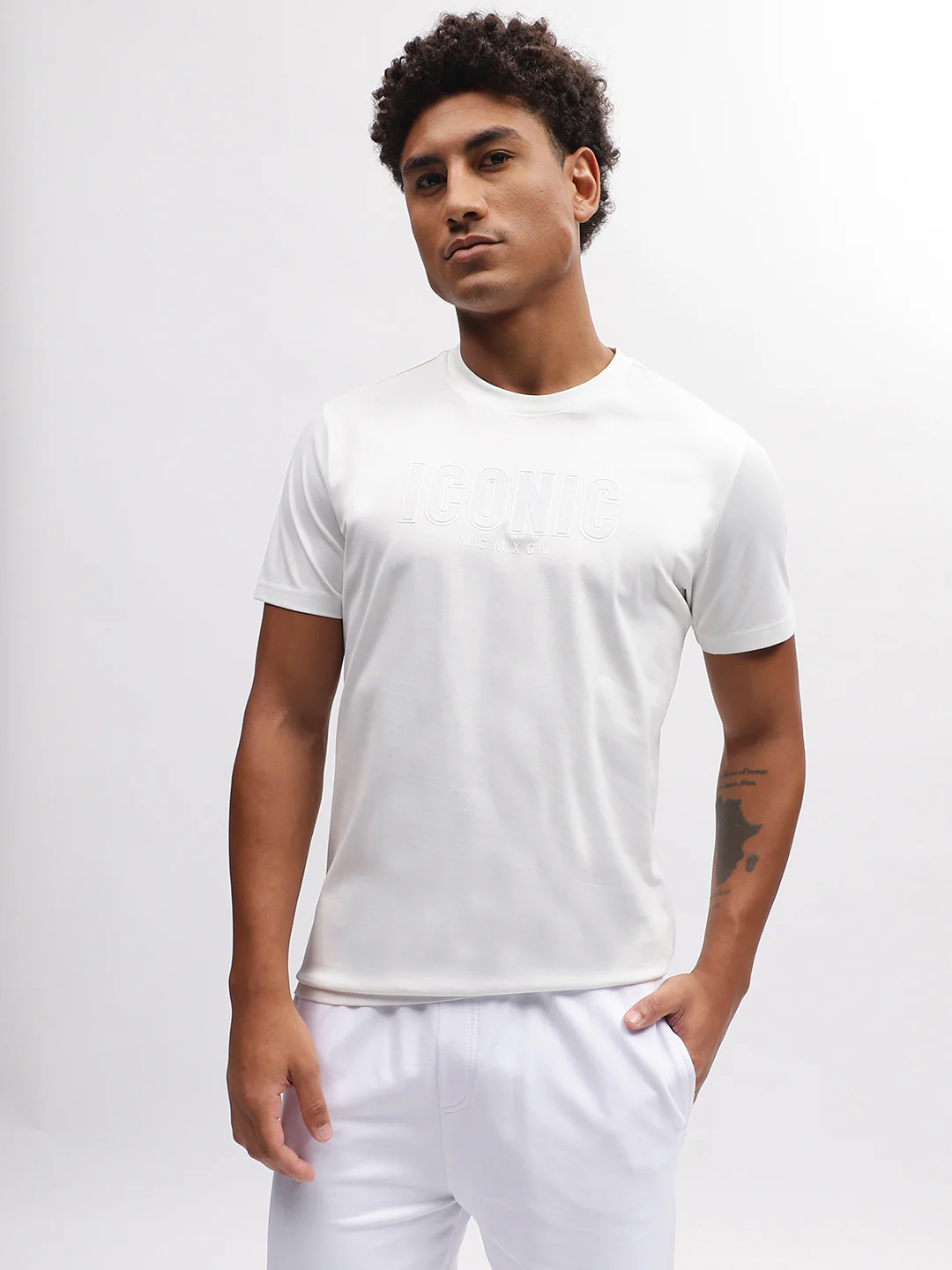 Iconic Men White Solid Round Neck Short Sleeves Tshirt - Image 2