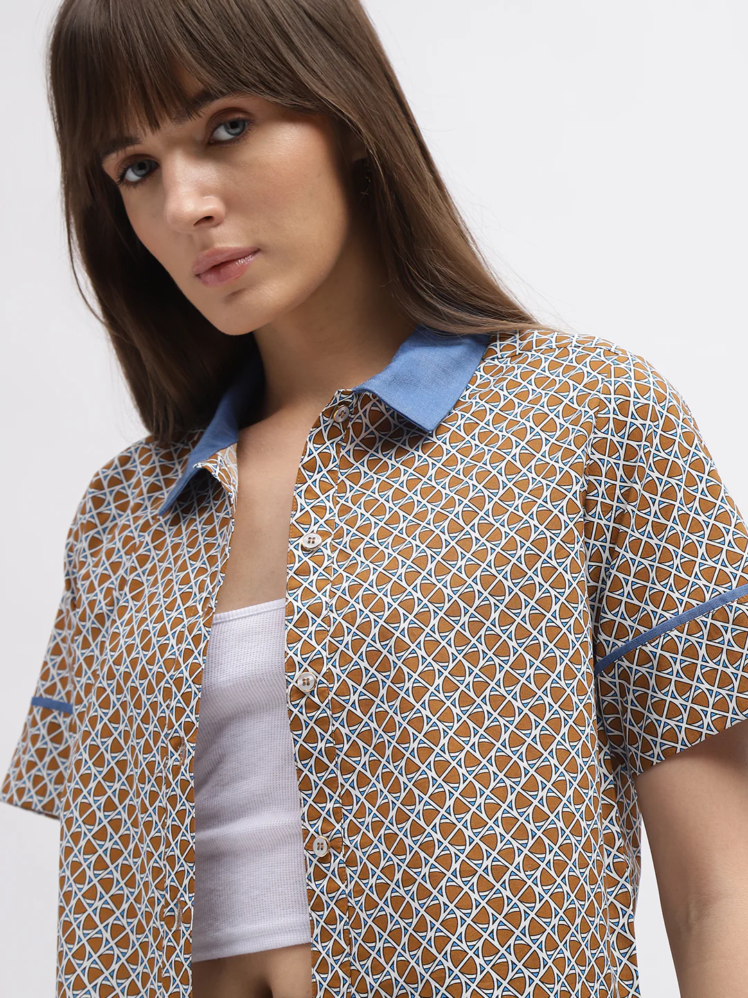 Iconic Women Multi Printed Spread Collar Short Sleeves Shirt - Image 3