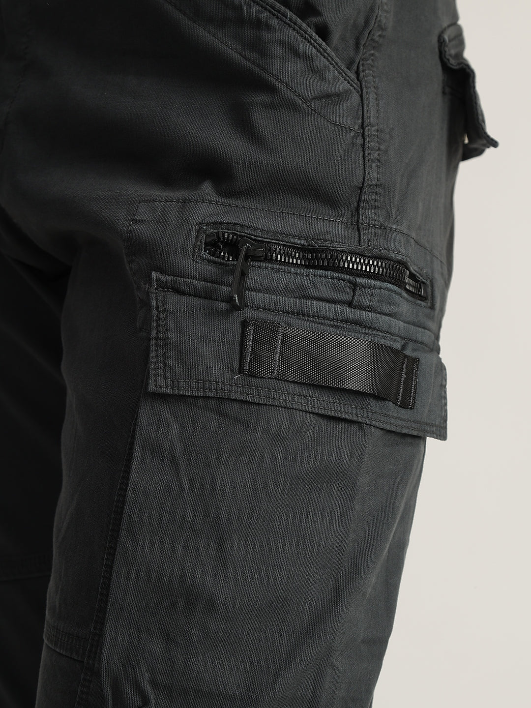 Iconic Men Grey Solid Oversized Cargo Trouser - Image 9
