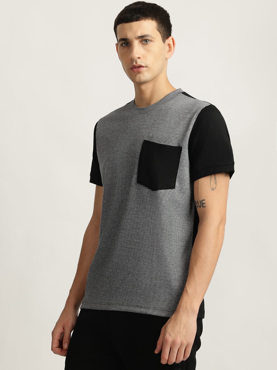 Iconic Men Black Jacquard Round Neck Tshirt - Image 2